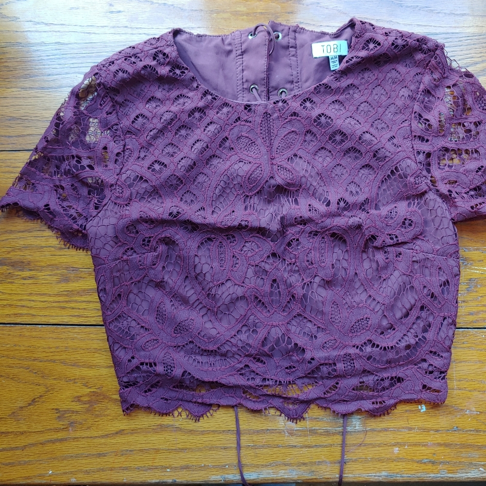 Maroon tie up crop top